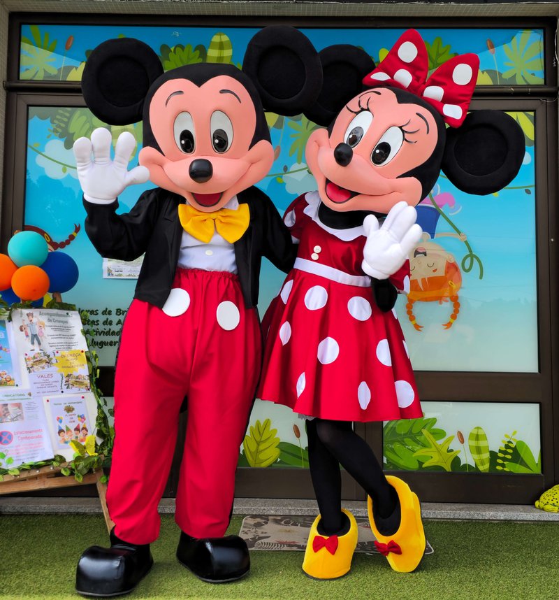 Mickey & Minnie